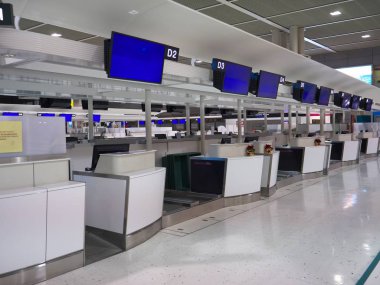 Narita, Japonya-Aralık 19, 2017: Narita Havaalanı Terminal 2'dir çok tüm iade sayaçları zaten kapatıldığından 9 civarında, sessiz.