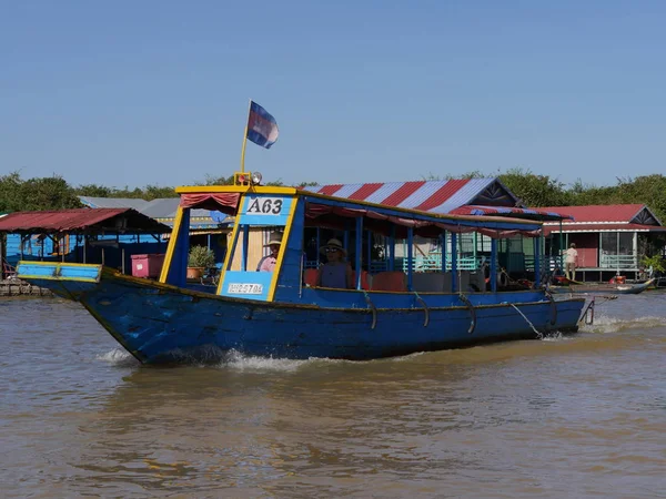 Tonle Sap Kambodscha Dezember 2017 Menschen Leben Auf Schwimmenden Häusern — Stockfoto