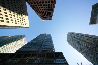 Tokyo, Japonya-Ocak 4, 2018: Marunouchi bir ticari bölge, Chiyoda Tokyo İstasyonu ve İmparatorluk Sarayı arasında yer alan Tokyo'nun olduğunu. Ünlü ticari binalar.