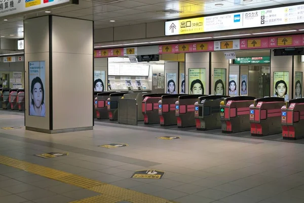 2018年1月2日 涩谷站是东京最繁忙的车站之一 由于大多数办事处在1月1日至3之间关闭 在新的一年早上发现的人很少 — 图库照片