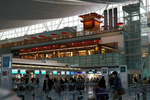 2018 羽田空港国際旅客ターミナル チェックイン カウンター — ストック写真