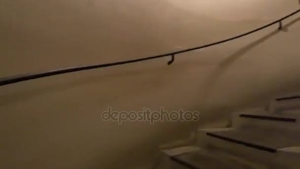 Paris Franciaország Január 2018 Alkalommal Sebesség Felkapaszkodott Egy Spirális Lépcsővel — Stock videók