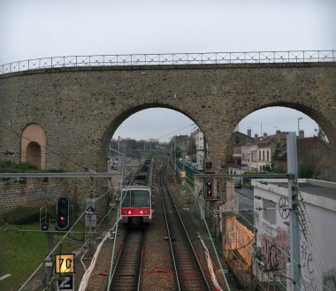 Paris, Fransa-Ocak 21, 2018: Su kemeri ve Arcueil Cachan Güney Henry IV altında inşa Paris, kasabaları arasında.