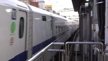 Aichi, Japonya-Mayıs 11,2018: (zaman atlamalı, dört kişilik hız) shinkansen veya Japon kurşun tren Nagoya istasyonunda gelen