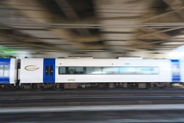 Aichi, Japonya-Mayıs 14, 2018: Nagoya demiryolu tren Panning yazın 2000, Jr Atsuta istasyonu yakınında kaydedildi.