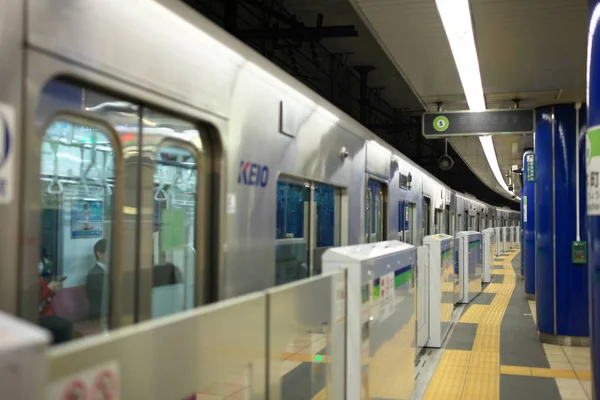 Tokyo Giappone Novembre 2019 Toei Transportation Shinjuku Line Stazione Iwamotocho — Foto Stock