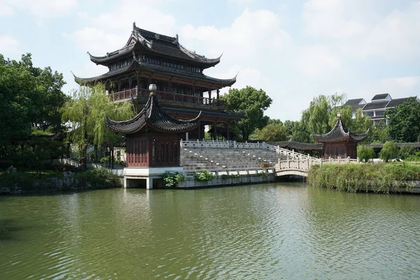 Suzhou Çin Eylül 2019 Nan Men Suzhou Çin Bir Gölet — Stok fotoğraf