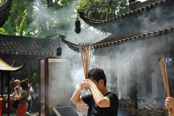 Suzhou China September 2019 Μπαστούνια Joss Που Κατέχονται Από Πιστούς — Φωτογραφία Αρχείου