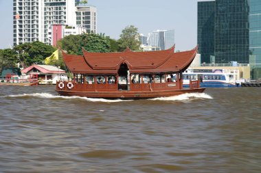 Bangkok, Tayland-6 Aralık 2019: Chao Phraya nehri üzerinde vapur turu