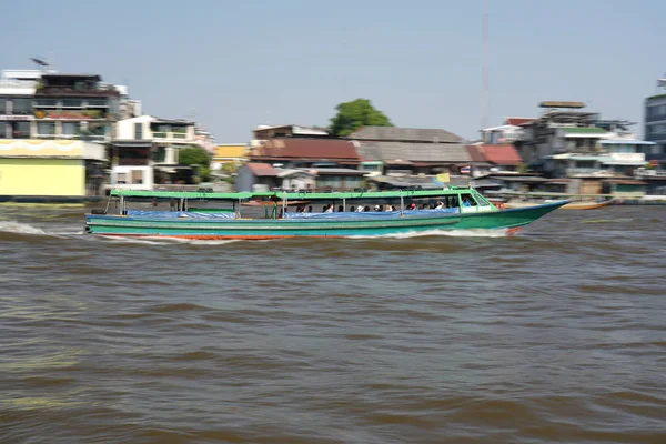 Bangkok Thailandia Dicembre 2019 Panning Traghetto Che Naviga Sul Fiume — Foto Stock