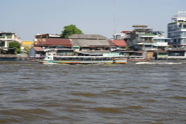 Bangkok Thailanda Decembrie 2019 Panning Ferry Boat Crusing Chao Phraya — Fotografie, imagine de stoc