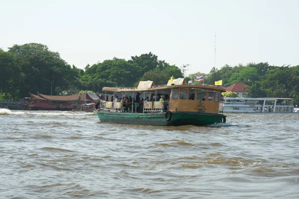 Bangkok Tailandia Diciembre 2019 Panorámica Ferry Que Cruza Río Chao — Foto de Stock