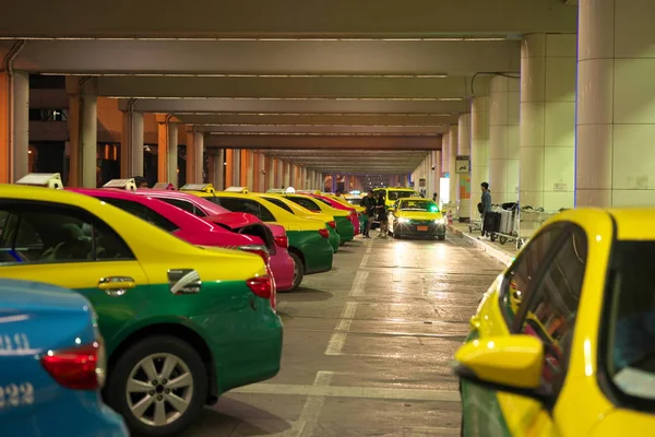 Bangkok Tailandia Diciembre 2019 Parada Taxis Terminal Internacional Del Aeropuerto — Foto de Stock