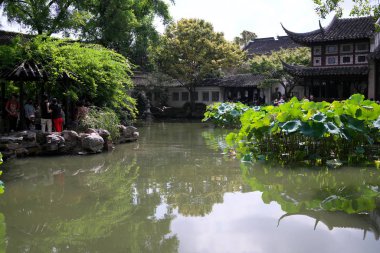 Suzhou, Çin-14 Eylül 2019: Liuyuan bahçesi veya Çin 'in Suzhou kentindeki dünya mirasından biri olan Oyalanan bahçesi