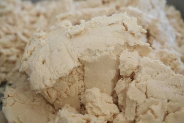 Tokyo, Japonya-29 Aralık 2019: Bir parça sake kasu ya da sake keki ya da Amazon içeceği ya da turşu için kullanılan sake.