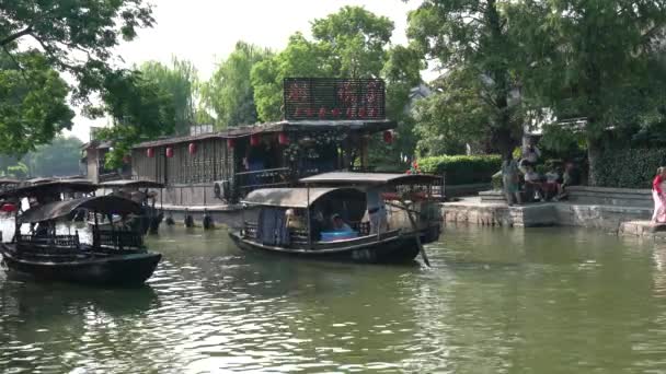 Xitang China September 2019 Båtar Kanal Vid Xitang Kina — Stockvideo