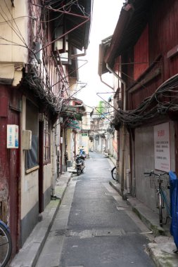 Şangay, Çin-12 Eylül 2019: Çin 'deki Yuyuan bahçesi yakınlarındaki yapıcı tahliye emri altındaki evler