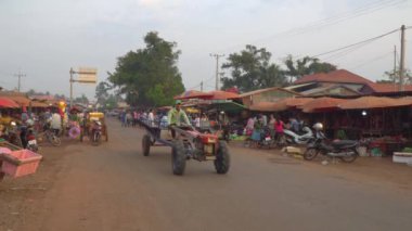 Preah Vihear, Kamboçya-26 Ocak 2020: Preah Vihear vilayetindeki Sra 'aem Pazarı, sabah