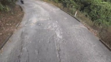 Preah Vihear, Kamboçya-26 Ocak 2020: (3x kat hız) Preah Vihear Tapınağı 'na bilet satışı için bir kamyonet yolu üzerinde 