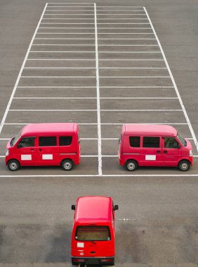 Tokyo, Japonya-16 Nisan 2020: Tokyo 'da bir parkta sosyal mesafe