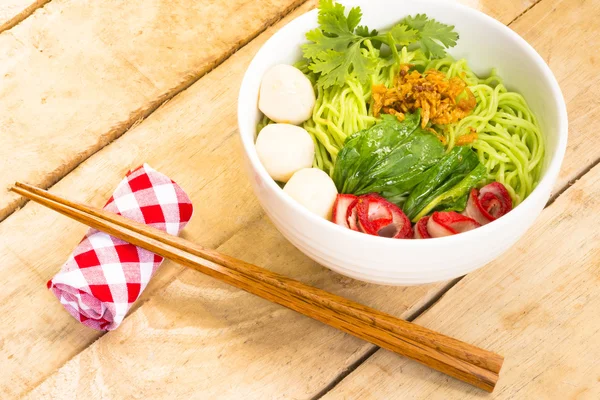 Noodles in Thailand Ba-Mee-Moo-Dang or pasta of Asia on wooden table.Close up and top view — Stock Photo, Image