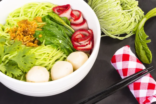 Noodles in Thailand Ba-Mee-Moo-Dang or pasta of Asia and dried noodles with ingredient on black table.Close up and top view — Stock Photo, Image