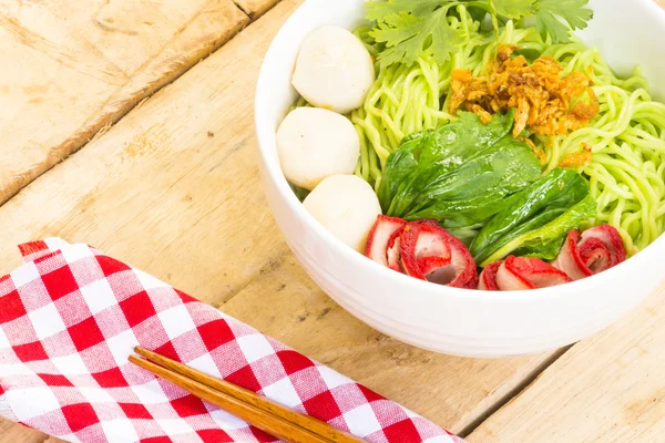 Noodles in Thailand Ba-Mee-Moo-Dang or pasta of Asia on wooden table.Close up and top view. — Stock Photo, Image