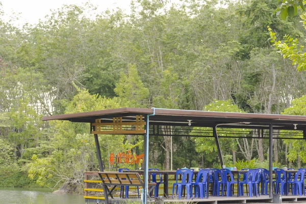 Koaw-Hua-Tag Restaurant, Ekim-20-2016 ve bayrak Koaw-Hua-Tag, Trang Province of Southern Thailand