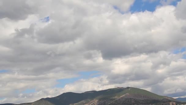 Nubes corren rápidamente — Vídeo de stock