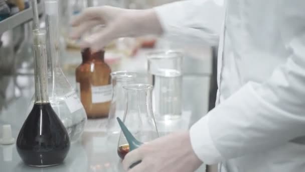 Tubos de ensayo de laboratorio químico — Vídeos de Stock