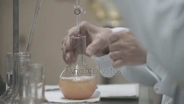 Chemická laboratoř zkumavky — Stock video