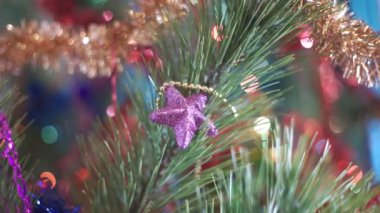 Oyuncaklarla Noel ağacı