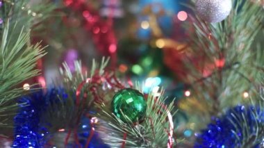 Oyuncaklarla Noel ağacı