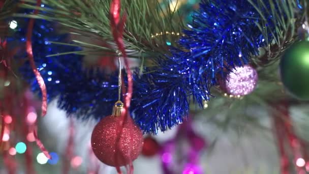 Árbol de navidad con juguetes — Vídeos de Stock