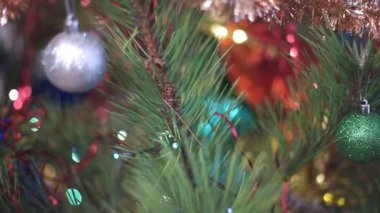 Oyuncaklarla Noel ağacı