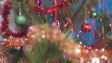 Oyuncaklarla Noel ağacı