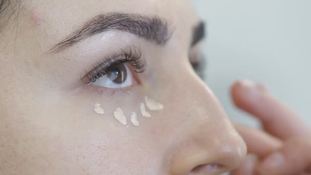 Göra en professionell Make-up — Stockvideo