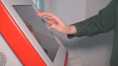 Dokunmatik ekran Atm izlemek