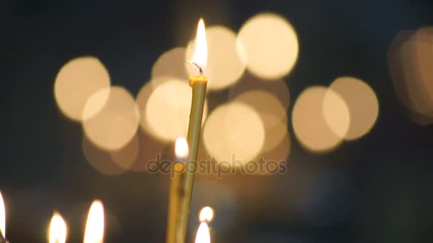 Церковные свечи — стоковое видео