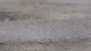 Çeşme yağmur damlaları