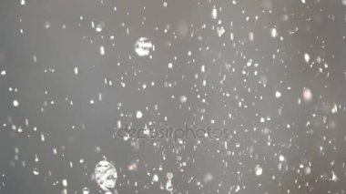Çeşme yağmur damlaları