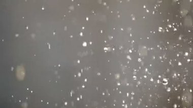 Çeşme yağmur damlaları