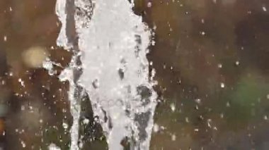 Çeşme yağmur damlaları