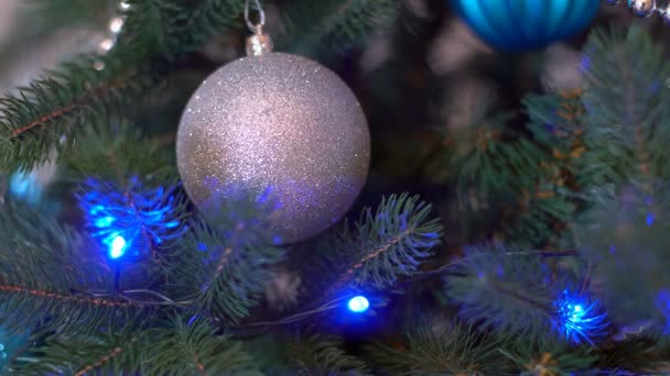 Kerstdecoratie Kerstboom Kerstballen Decoraties Met Het Branden Van Lichten Een — Stockvideo