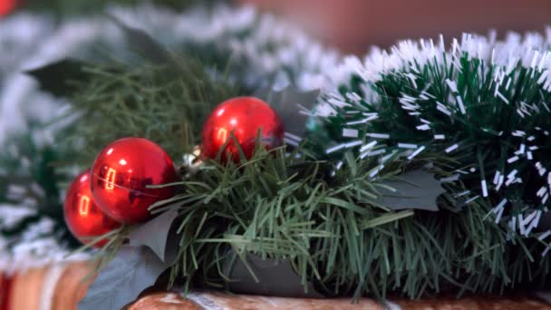 Nya Året Dekorationer Och Dekorationer Juldekorationer Bollar Ornament Och Santa — Stockvideo