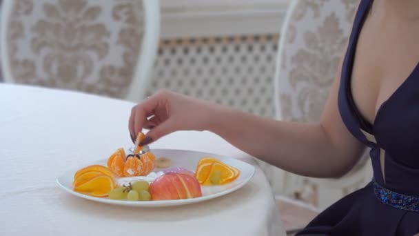 Sweet Dishes Girl Young Girl Enjoys Fruit Dessert Beautiful Restaurant — Stock Video