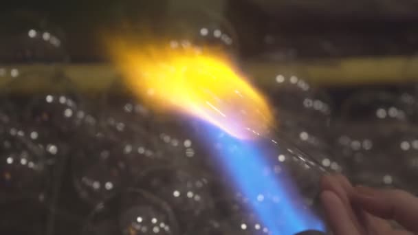 Produkcja Szkła Zabawki Melted Pod Silny Ogień Szkła Dokonywanie Ozdoby — Wideo stockowe