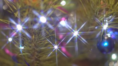 Yıldız ışığı efektleri ışığı efektleri bir yıldızın Noel şenlikli süslemeleri üzerinde döner
