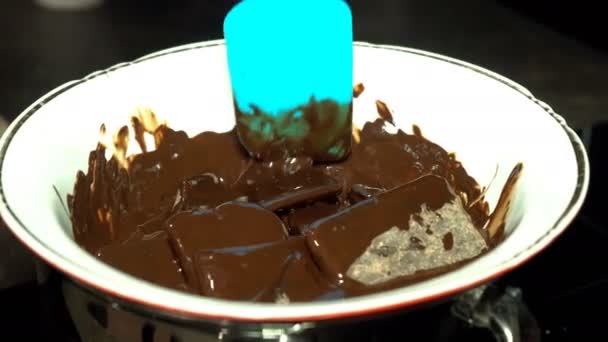 Dona Casa Fazer Chocolate Caseiro Mulher Misturando Ingredientes Por Batedor — Vídeo de Stock