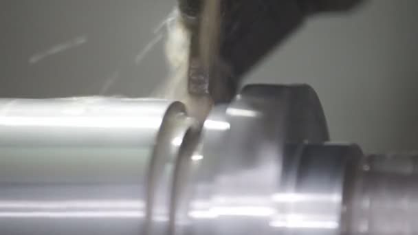 Eski Programlanabilir Makinelerin Yardımıyla Endüstriyel Ölçekte Işgücü Ürünlerinin Metal Işlemesi — Stok video